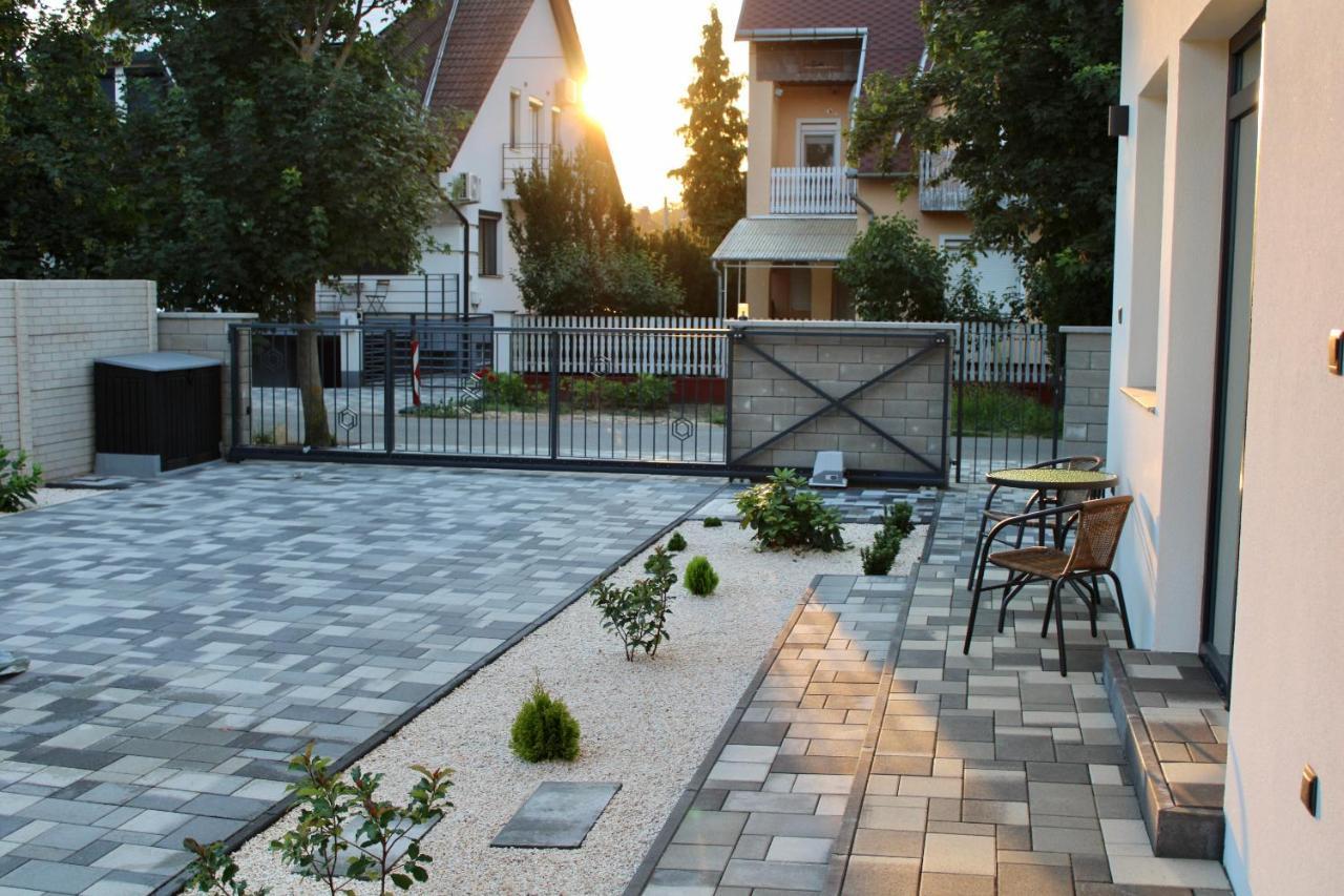 Th-Lux Apartman Hajduszoboszlo Bagian luar foto