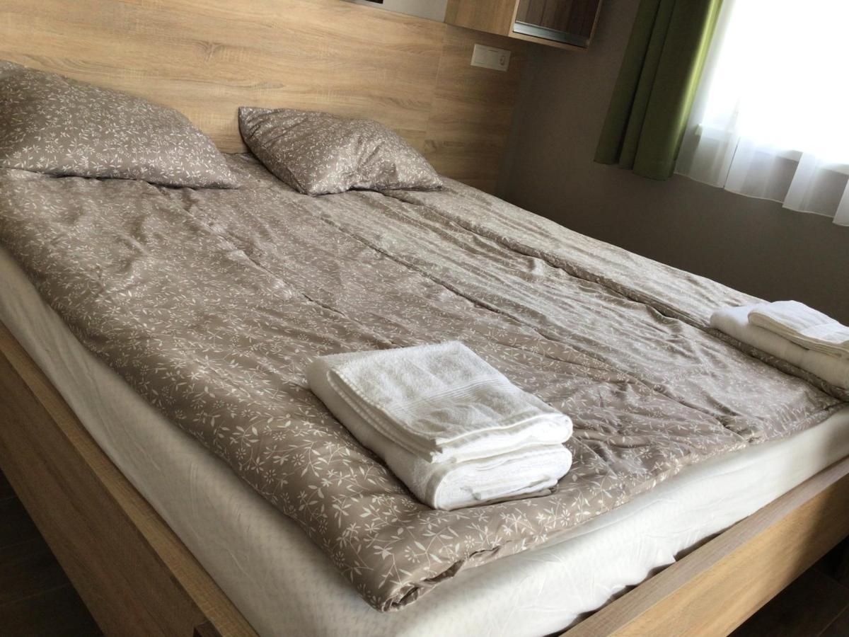 Th-Lux Apartman Hajduszoboszlo Bagian luar foto
