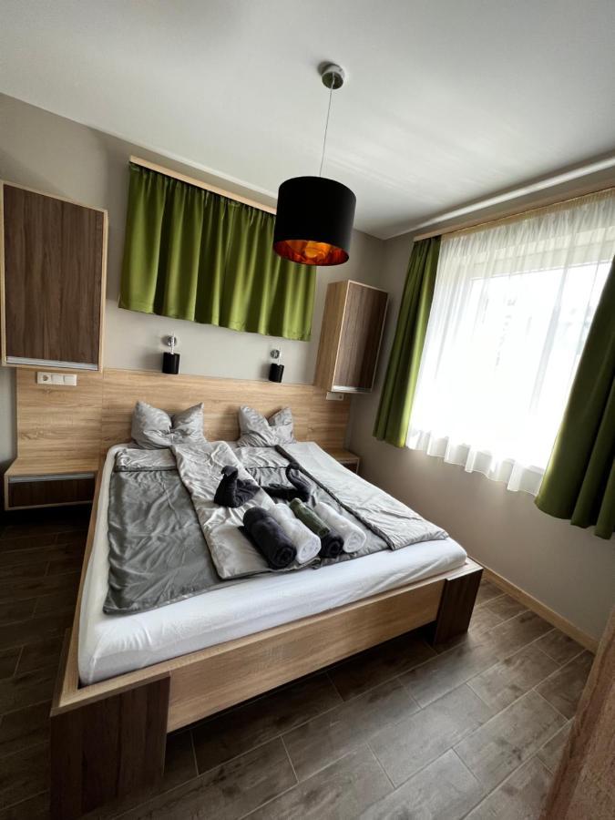Th-Lux Apartman Hajduszoboszlo Bagian luar foto
