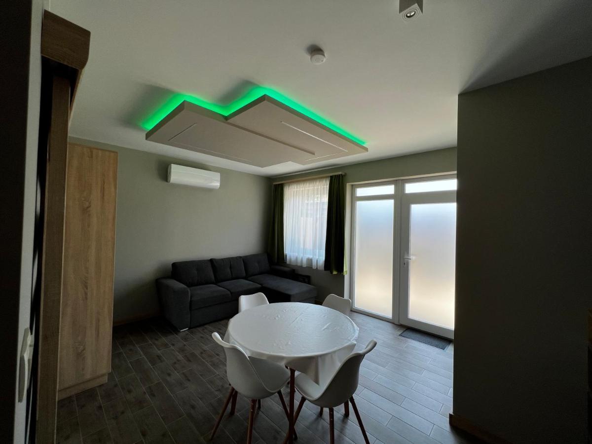 Th-Lux Apartman Hajduszoboszlo Bagian luar foto