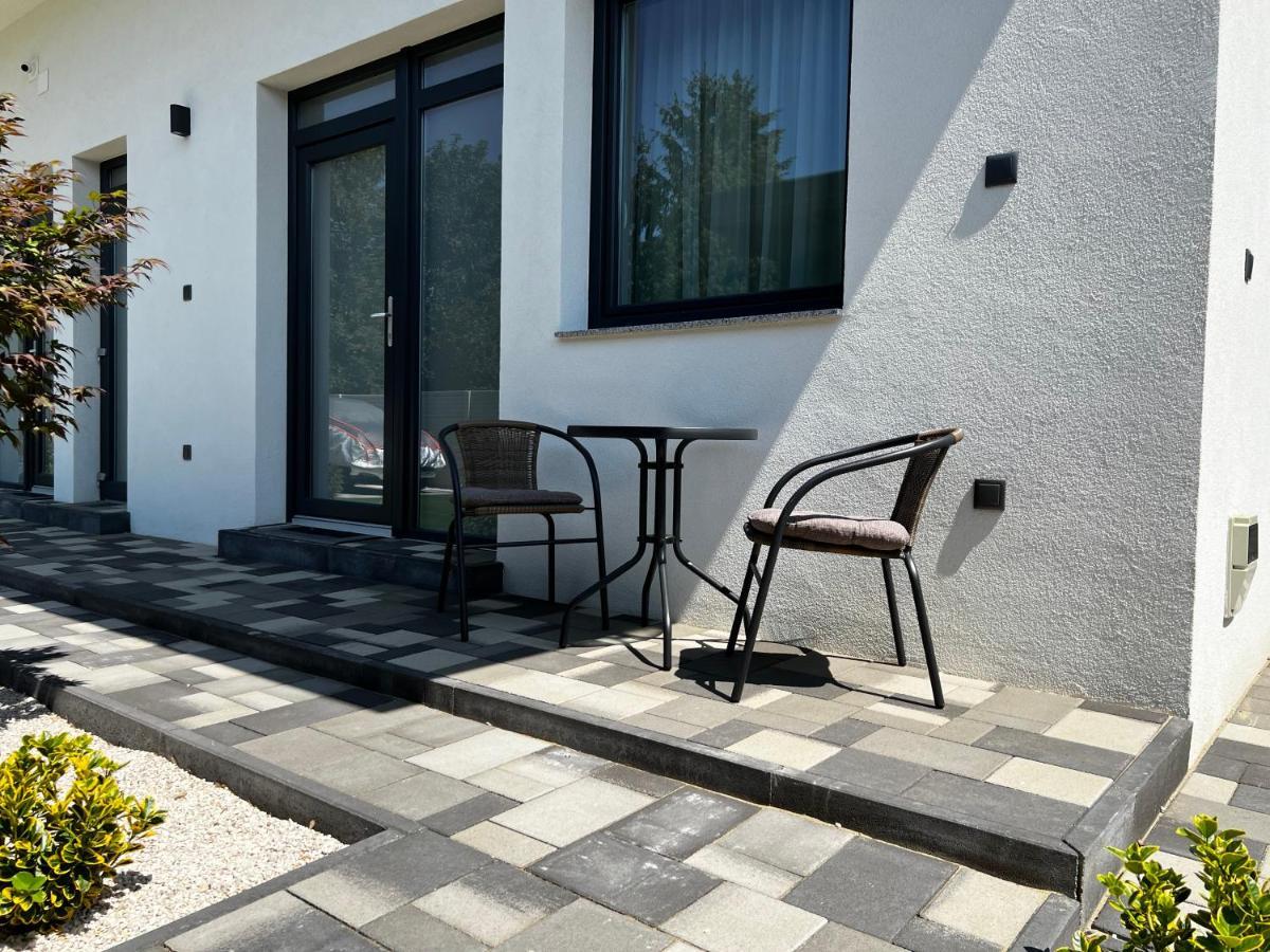 Th-Lux Apartman Hajduszoboszlo Bagian luar foto