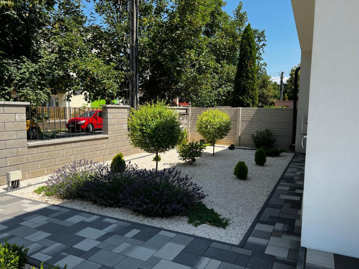 Th-Lux Apartman Hajduszoboszlo Bagian luar foto