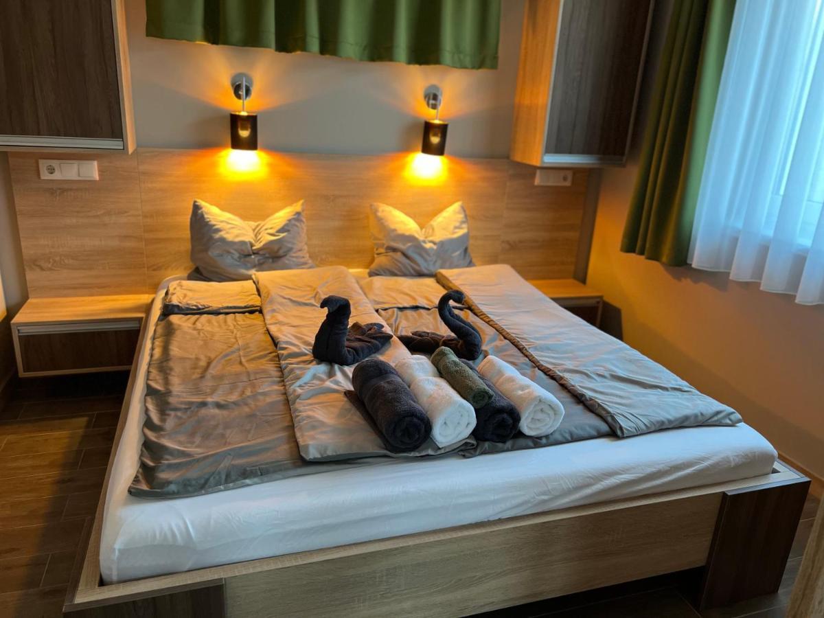 Th-Lux Apartman Hajduszoboszlo Bagian luar foto