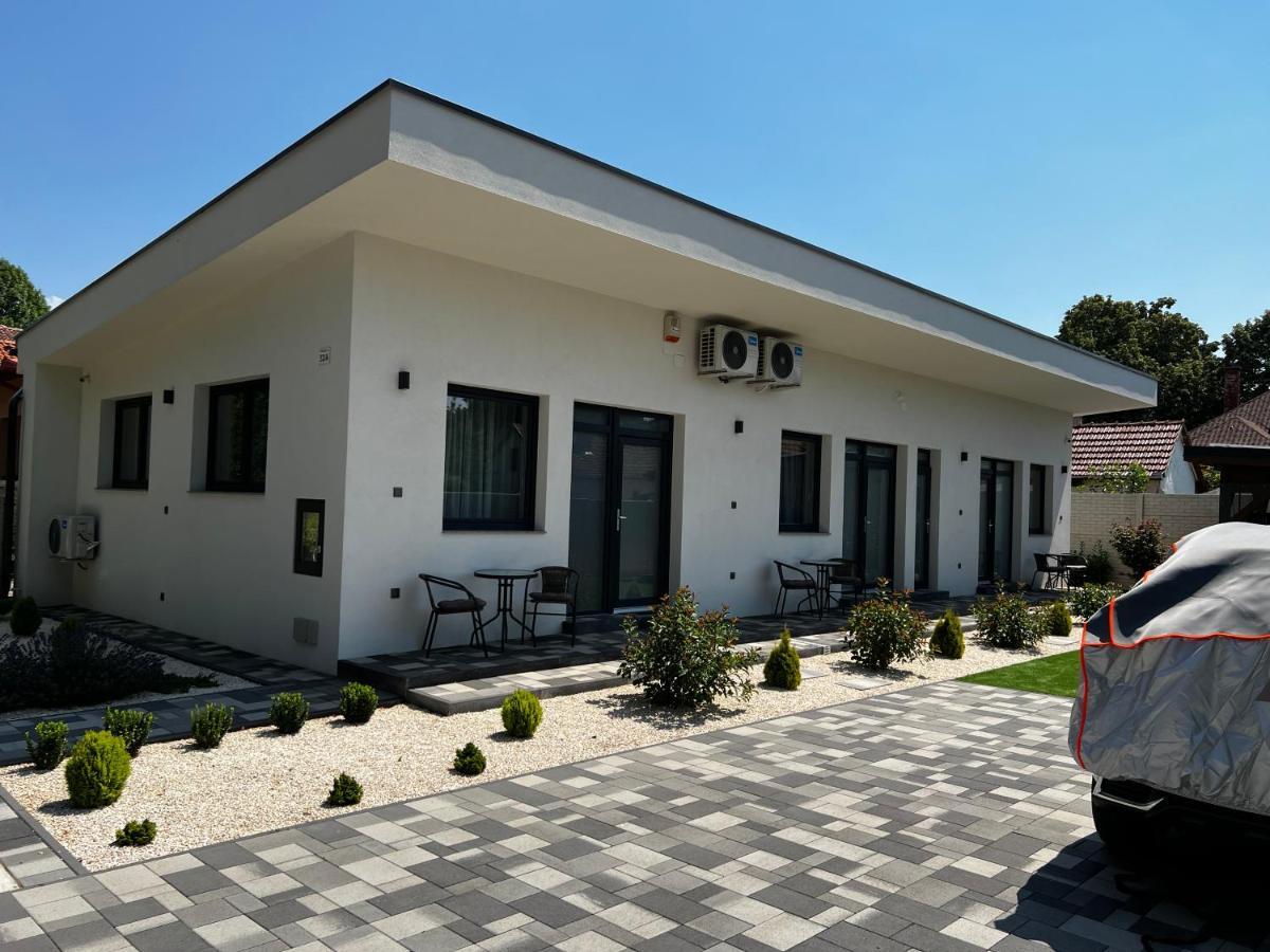 Th-Lux Apartman Hajduszoboszlo Bagian luar foto