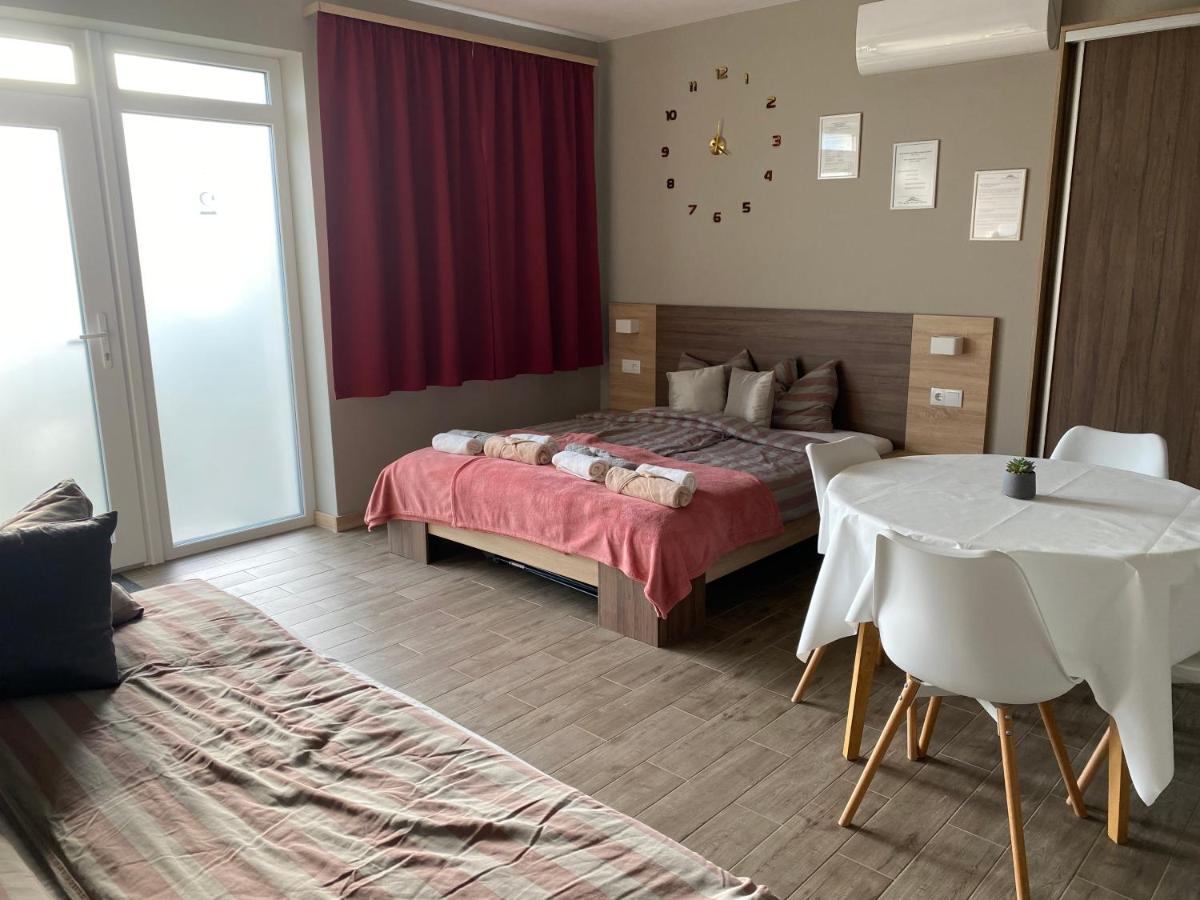 Th-Lux Apartman Hajduszoboszlo Bagian luar foto