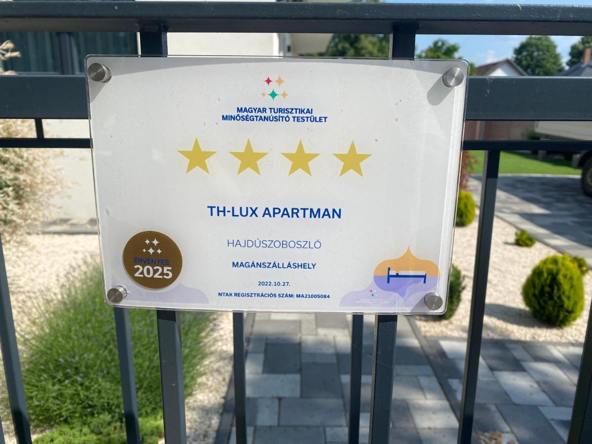 Th-Lux Apartman Hajduszoboszlo Bagian luar foto